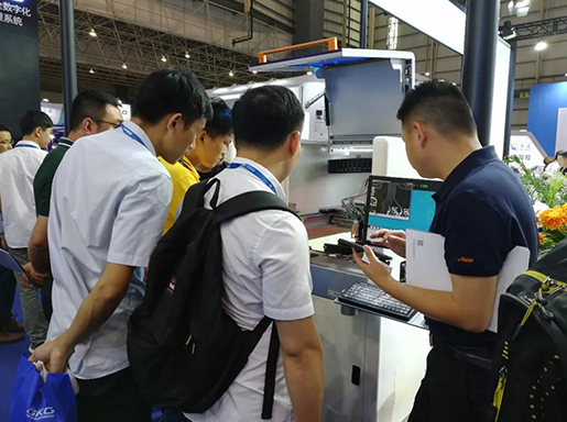 尊龙凯时展示流体应用智造新方式｜手机自动化展报道