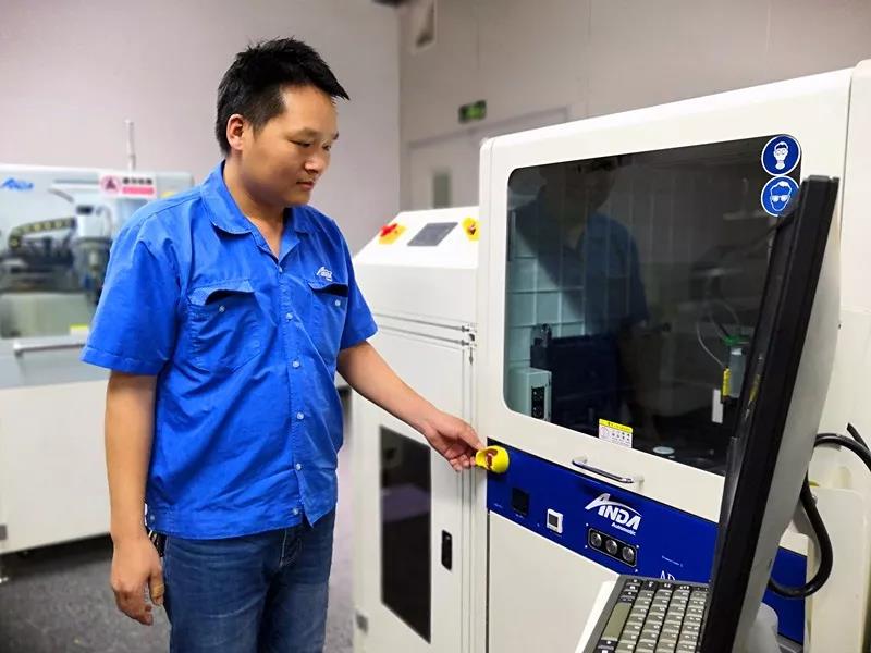 成品一次检验通过太难？他却连续实现了3台！