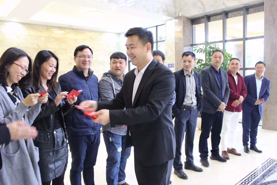 2019 | 尊龙凯时自动化恭祝您“猪”事顺利，开年大吉！