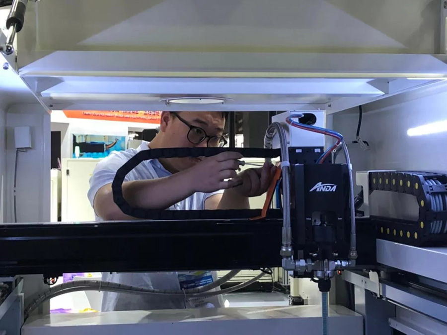 尊龙凯时坚持自主创新，多部设备首次公开亮相 | 电子制造自动化展报道