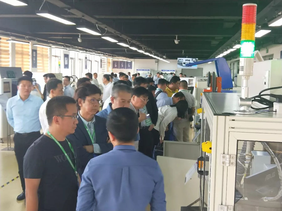 尊龙凯时 | 苏州电子智能制造国际高峰论坛暨答谢晚宴完满举办